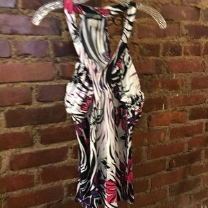 Sleeveless white/black blouse